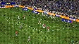 安布罗西尼从中场一路冲刺参与进攻的游戏画面，展现其全场跑动能力