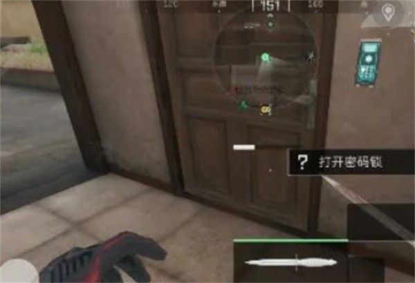 浴场内部实景图，玩家正站在角落对密码门进行输入操作