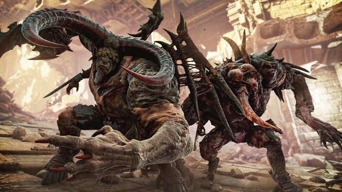 三名星际战士小队在废墟城市中协同推进，使用掩体进行火力压制