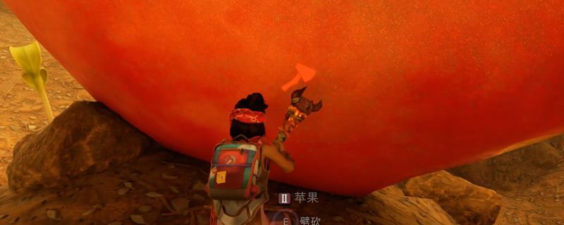 《禁闭求生2》游戏中角色蹲伏于草丛中准备发动伏击，手持匕首蓄力，背景为昏暗森林环境