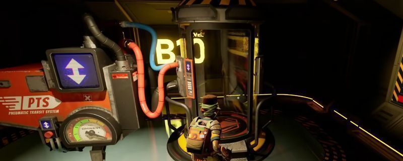 玩家角色站在昏暗的B10区域通道中，前方地面上散落着发光的蜗牛碎片，周围布满苔藓和潮湿岩壁