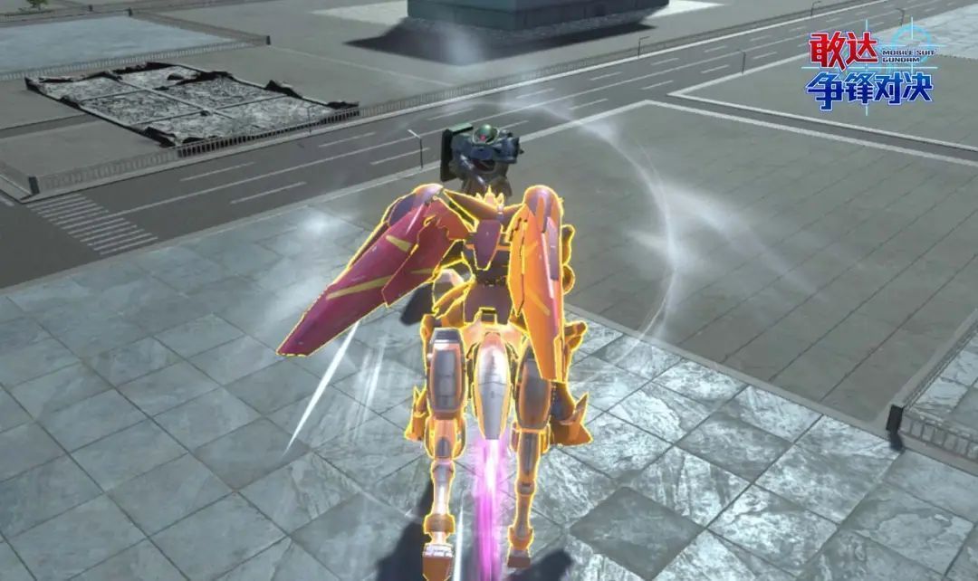 尊者敢达头部金角发光，高速连续撞击敌机，留下残影轨迹