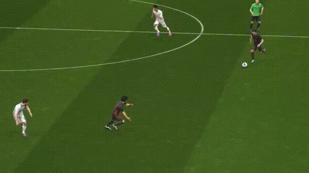 德科带球突破多人围抢，灵活变向摆脱防守，展现顶级盘控技术