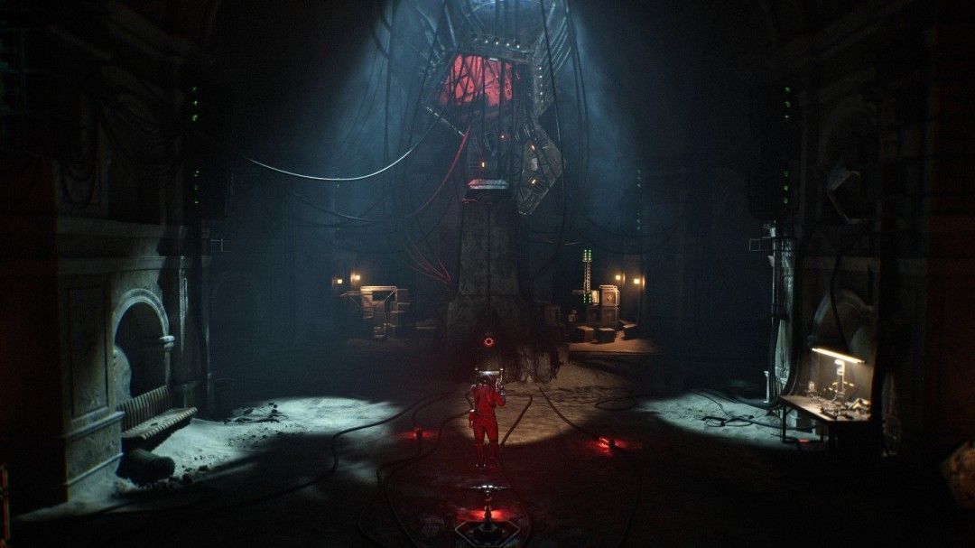 主角手持照明设备在昏暗走廊前行，墙壁布满奇怪符号，远处隐约可见畸形怪物轮廓