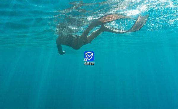 用户双击桌面上的腾讯电脑管家图标，软件正在启动中