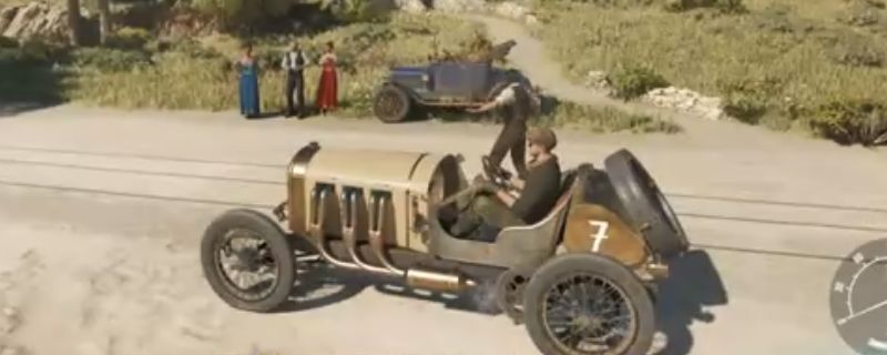 《四海兄弟：故乡》游戏中主角驾车飞驰在乡间公路，背景可见疾驰的火车与黄昏天空