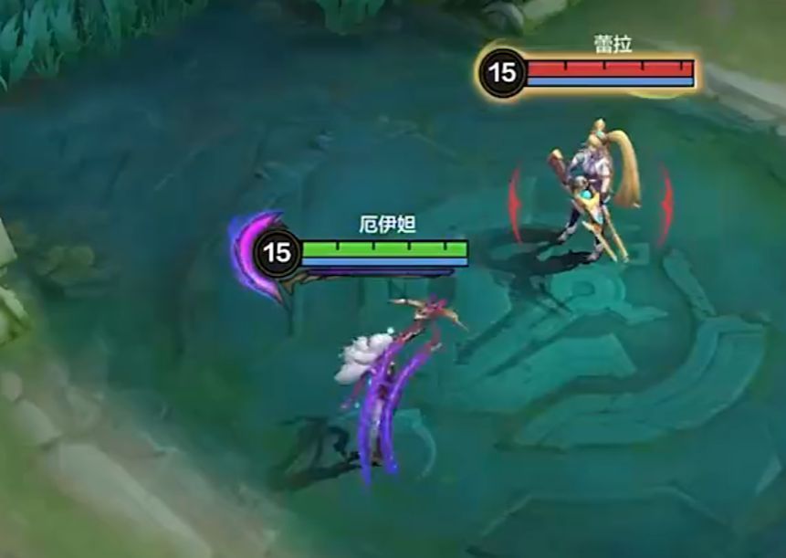 厄伊妲释放一技能动画截图，一道幽蓝色能量波穿过多个小兵，首位目标身上浮现骨骸标记