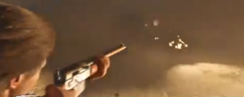 玩家在金枪鱼厂外激烈交火，手持霰弹枪对准路边车辆射击，火焰与烟雾弥漫战场