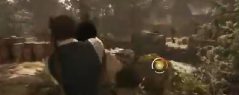 游戏中主角潜伏于阴影之中，准备对马佐内手下实施背刺，场景充满紧张氛围