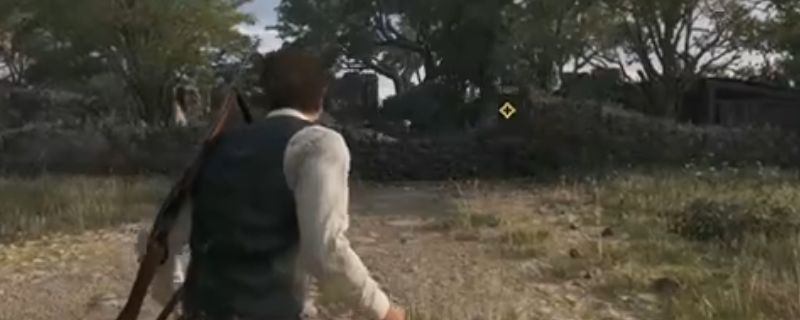 《四海兄弟：故乡》中主角驾车高速追击卡契尼的激烈场面，尘土飞扬的荒漠道路上两车激烈交火