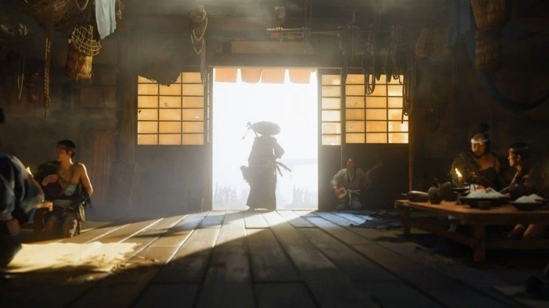 女主角笃身穿传统服饰持刀站立，眼神坚定，背景为黄昏下的森林与极光