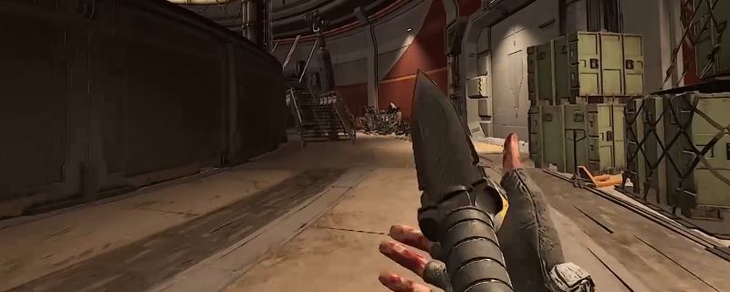 《杀戮空间3》角色正在进行滑铲动作，身体低伏贴近地面，身后尘土飞扬，展现高速移动中的战斗姿态