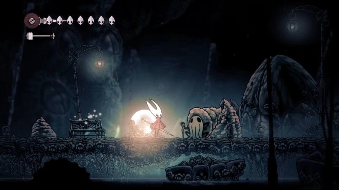 一名披风猎手角色背影站立于悬崖边缘，俯瞰下方巨大蜂巢城市，天空布满蛛网状光带