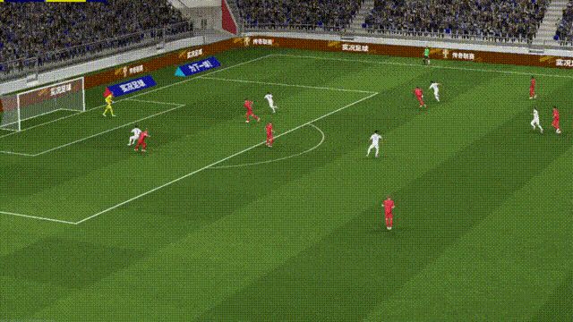 菲戈中场拿球后送出一记穿越四人的直塞，成功打穿对方防线
