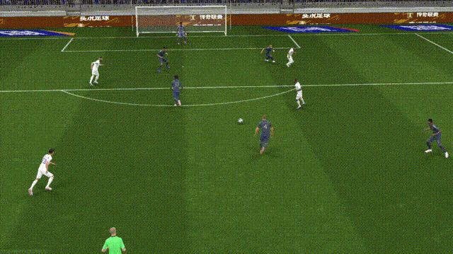 菲戈连续变向摆脱两名防守球员，完成边路突破