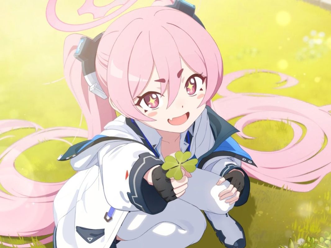 电脑屏幕上显示代码追踪界面，地图上标注荷兰位置，并列出一串可疑IP信息，象征黑客溯源过程