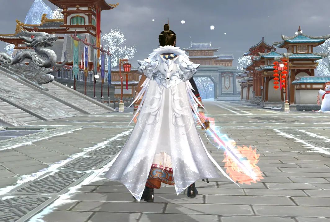 角色在月下旋转展示多款披风，光影交错下凸显材质质感与动态美感