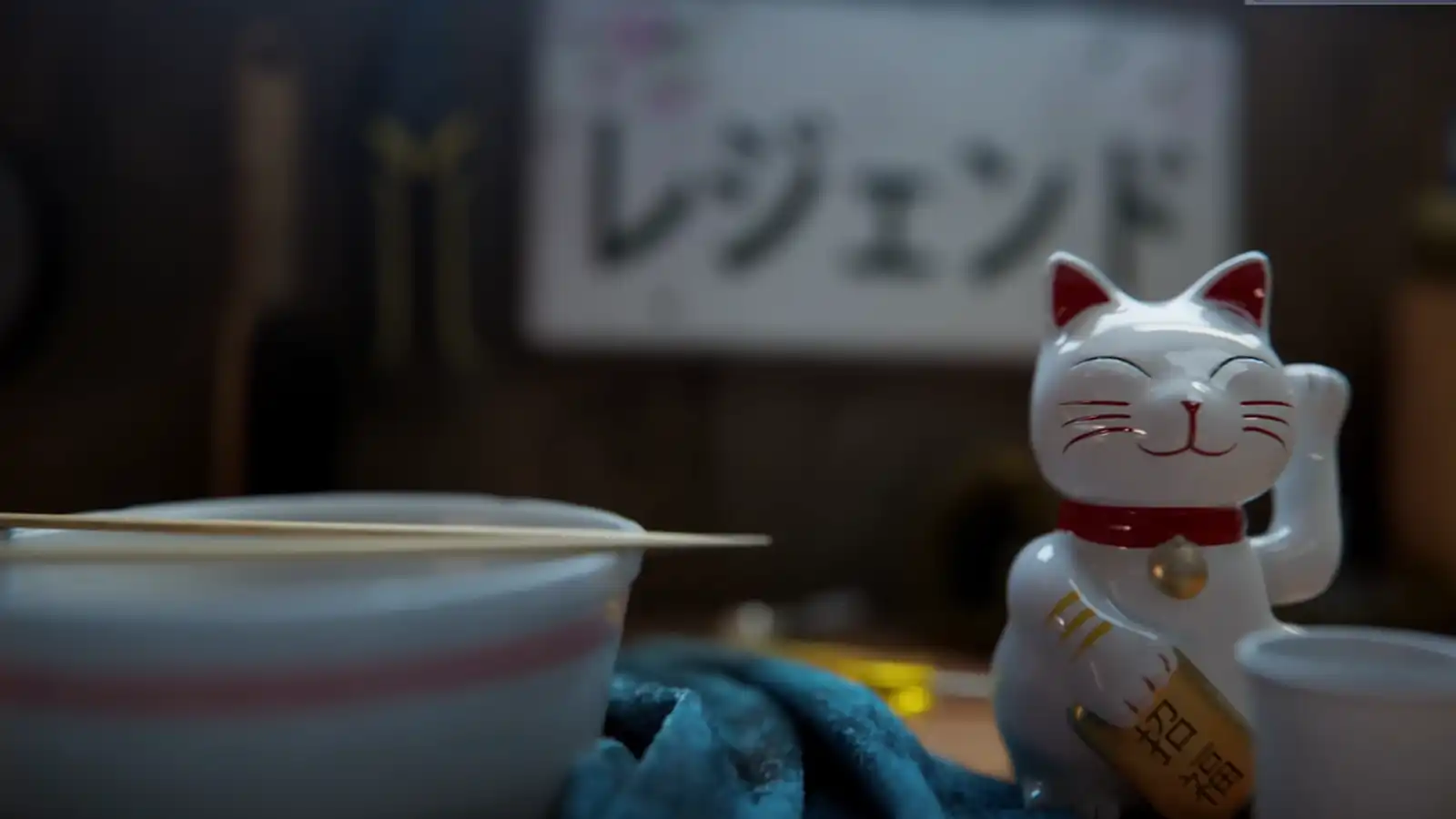 《极限竞速：地平线6》概念图展示富士山脚下赛车飞驰的壮丽场景，背景可见樱花与传统日式建筑