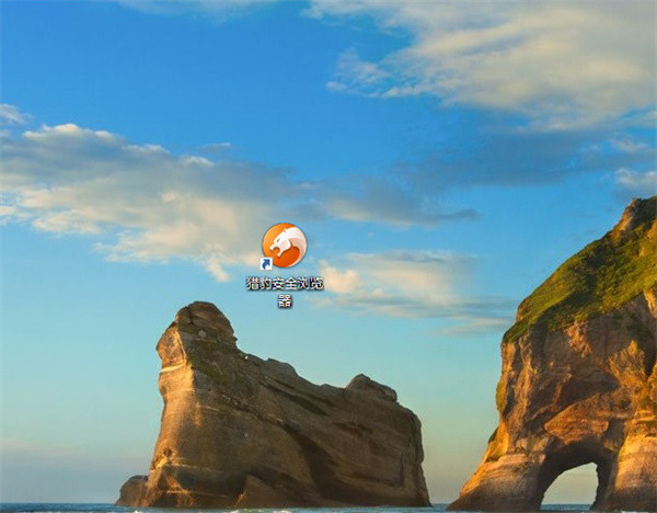 猎豹浏览器主界面展示，页面顶部显示搜索栏，底部有常用功能入口