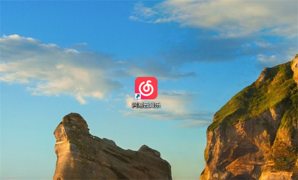 网易云音乐主界面右上角设置按钮特写，显示齿轮图标和下拉菜单