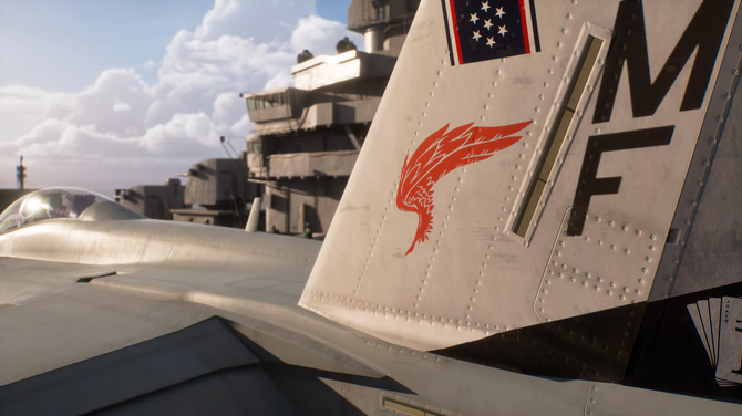 两名身着军装的高层官员站在宏伟的政府建筑前，建筑立面结合了殖民地风格立柱与现代玻璃幕墙