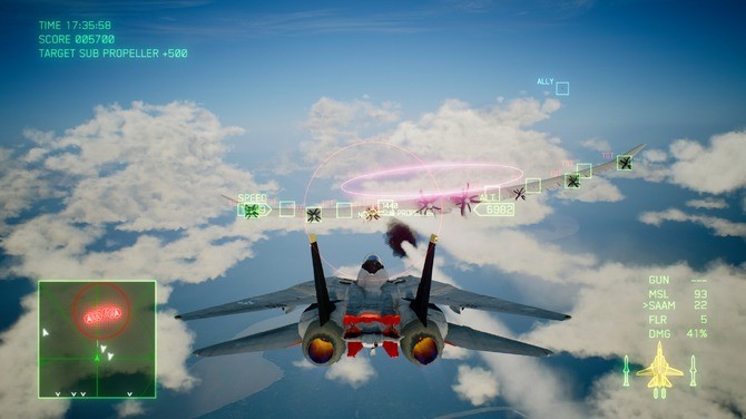 驾驶舱内视角，HUD界面上闪烁战术图标，耳机中传来‘请下达指示’的语音播报