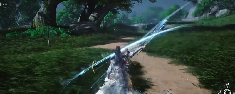 《燕云十六声》中唐刀武器特写画面，刀身泛着冷冽寒光，周围环绕着蓝色内力波动特效，背景为古代城楼夜景