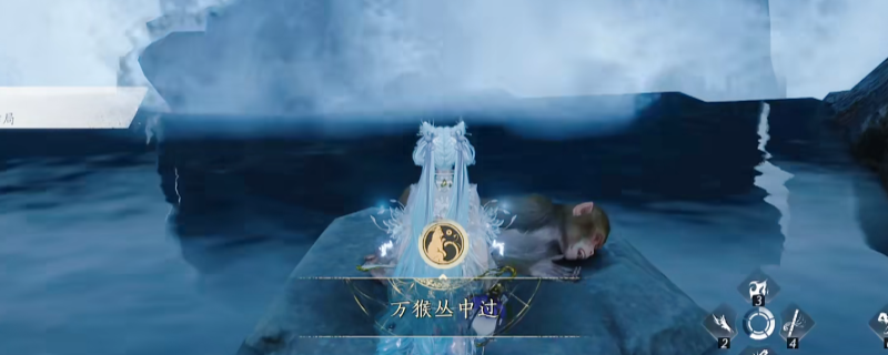 玩家在不见山深泽区域接近天涯客的场景，周围林木幽深，NPC立于石台之上，手持发光的猴王规尺