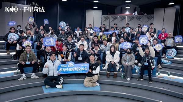 多位创作者围坐圆桌讨论，神情专注，背景为千星奇域LOGO投影