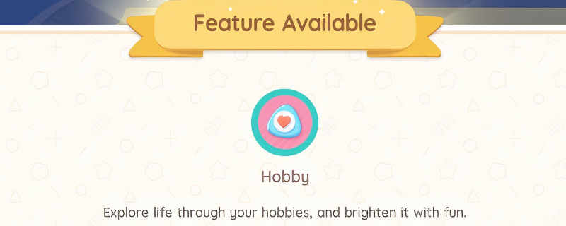 《心动小镇》游戏界面展示：主角站在阳光明媚的小镇广场，手腕佩戴智能手表，背景可见D.G.会员公会招牌与三位风格各异的爱好导师剪影