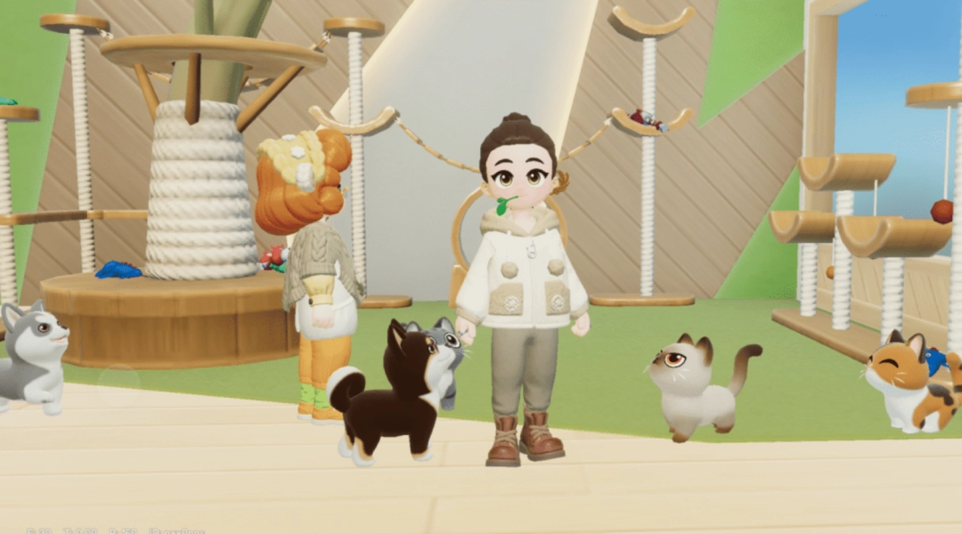 《心动小镇》宠物成长对比图：左侧为初领养时略显拘谨的小奶猫，右侧为两周互动后神态放松、主动蹭手的成年猫，背景家具细节随亲密度提升同步焕新