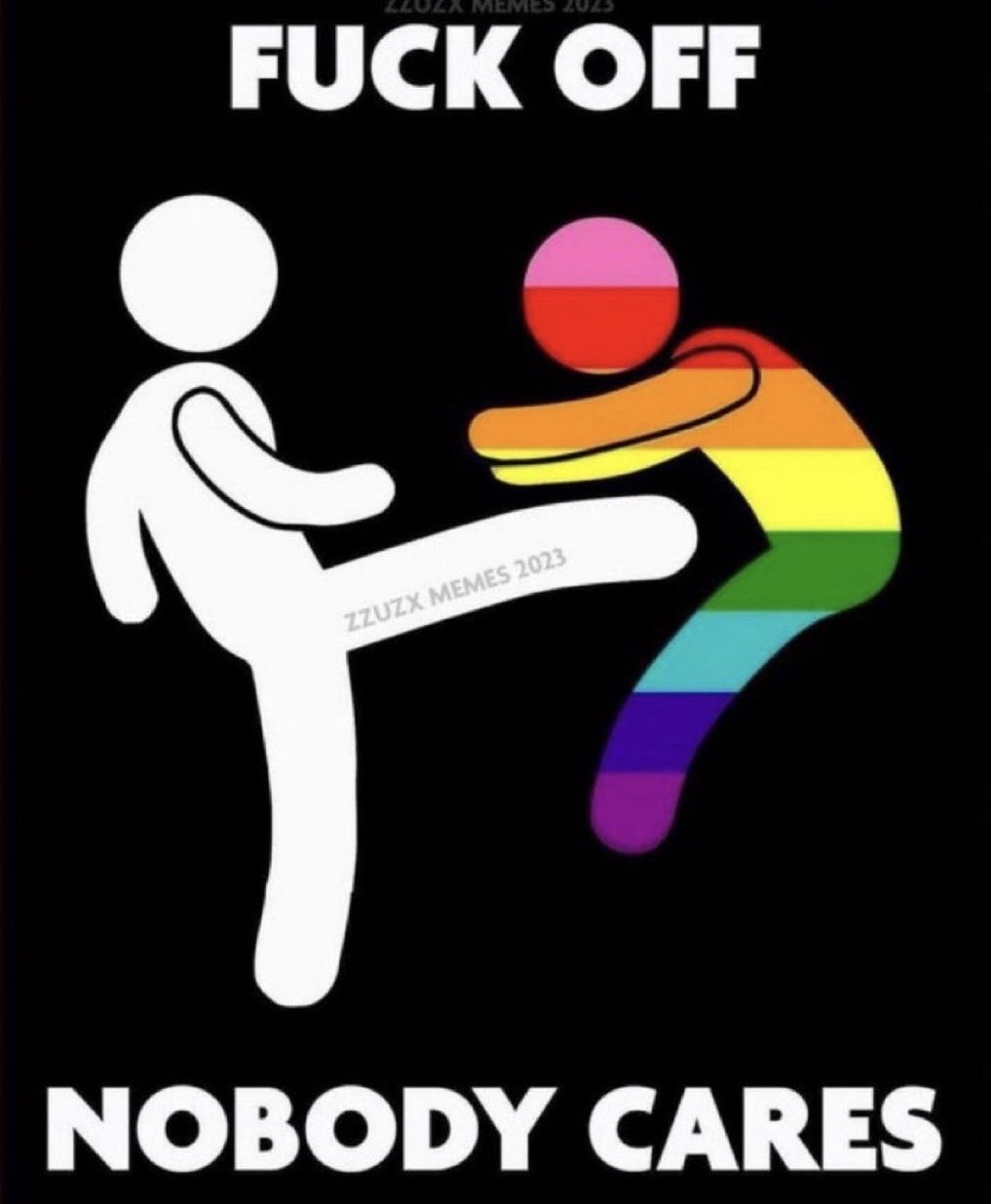 环境场景概念图：雨雾弥漫的英格兰乡间土路，两侧是低矮石篱与泥坯农舍，远处可见倾斜风车与乌鸦盘旋，色调沉郁充满叙事张力