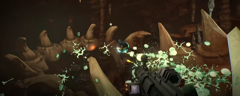 《深岩银河》游戏内第一人称视角画面：一名矮人矿工正踮脚站在倾斜晃动的金属油桶顶部，背景是幽暗洞穴与闪烁的矿灯，桶身印有DRG公司标志