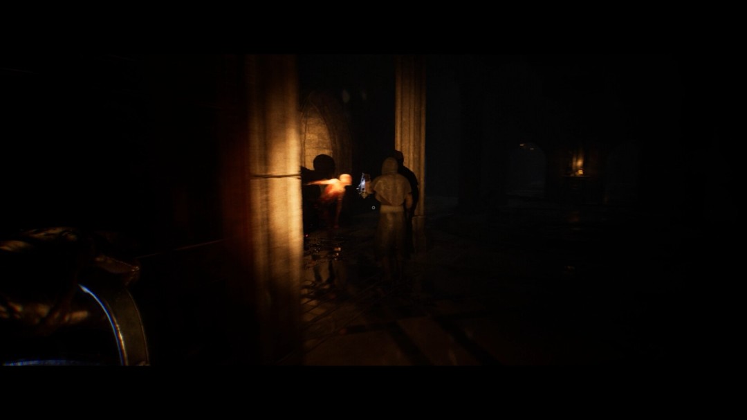 UI界面特写：左上角显示‘理智值’条呈不稳定脉动，右下角浮现出正在快速解析的苏美尔楔形文字动态解码框