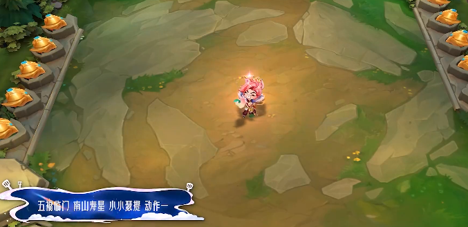 动作一特写：小小瑟提双手捧寿桃缓慢合并，桃面泛起涟漪状光晕，准备入口瞬间桃核微微颤动