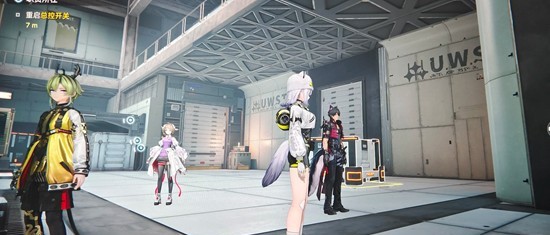 控制室全景俯视图：三具形态各异的合金箱已分别置于三处圆形压力板上，地板缝隙渗出淡紫色源石能量流，中央主控台投影出正在加载的‘OS-77A’系统图标