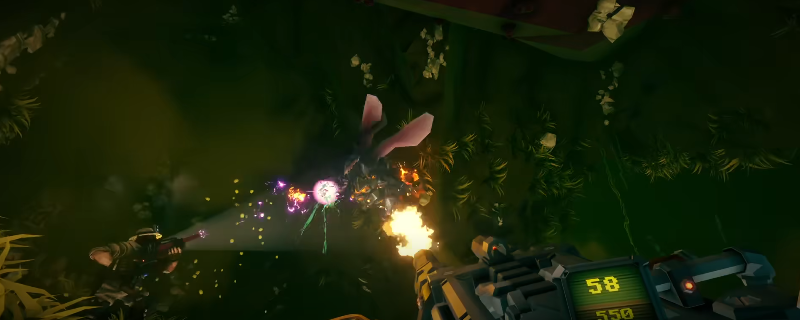 《深岩银河》游戏内第一人称视角画面：角色正站在一条金属光泽的倾斜管道入口处，管道蜿蜒深入幽暗洞穴，远处可见发光矿脉与零星虫影，氛围紧张而充满探索欲