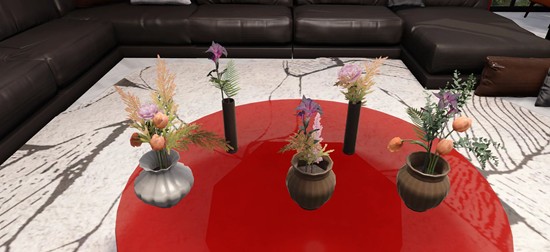 游戏内花艺台操作界面特写：左侧为已放入的玫瑰、铃兰、蓝星花与男主代表花‘星穹鸢尾’，中间是五款各异花瓶并列排开，右侧显示‘配叶齐全’绿色提示图标