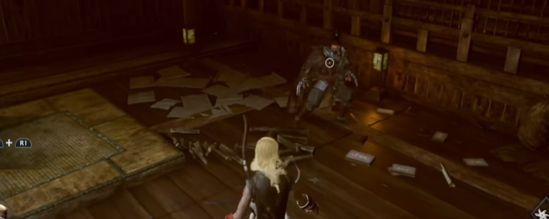 《仁王3》游戏实机画面：风魔小太郎手持双刃腾空跃起，周身环绕残影与紫色查克拉粒子，背景为枯山水庭院，氛围紧张肃杀