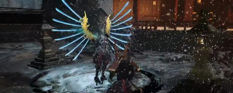 《仁王3》中源义经BOSS立绘特写：身着深蓝铠甲与猩红阵羽，手持太刀傲然伫立于枯松断崖之上，背景阴云翻涌，刀刃泛出寒芒