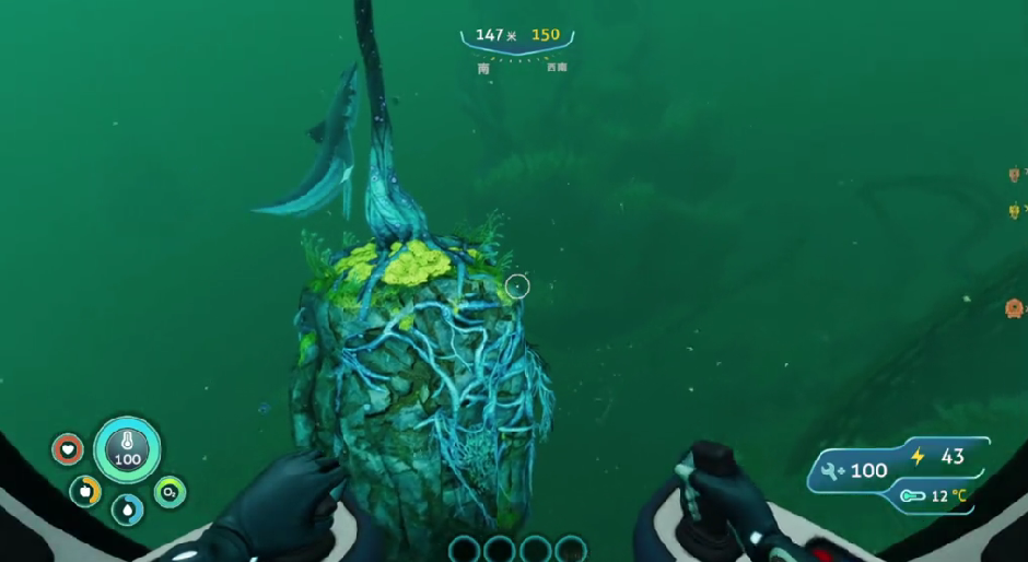 玩家角色手持采矿激光器对准岩壁，光束聚焦处一枚完整金刚石晶体正从蓝色矿脉中剥离，周围气泡升腾，背景可见远处游过的幽灵鳗剪影