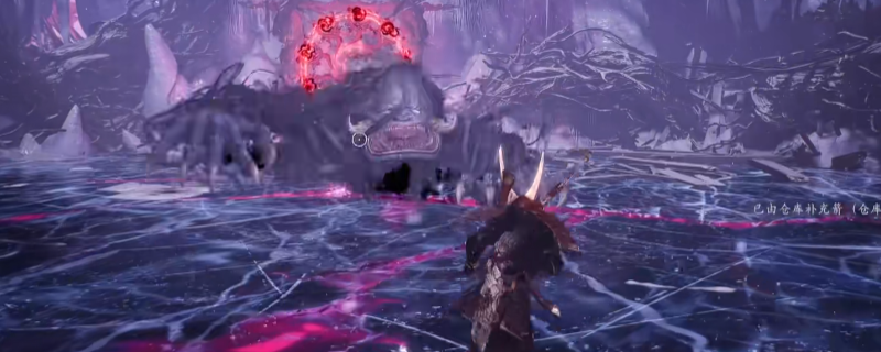 《仁王3》惧鬼Boss正面特写：青面獠牙、肌肉虬结，双爪高举蓄势待发，背景为阴森枯林与血色残阳