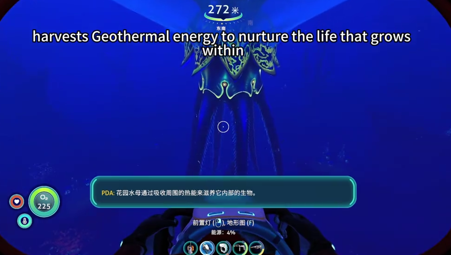 水下第一人称视角：穿过花园水母半透明伞盖后，视野豁然开朗，穹顶状共生腔内螺旋草如绿色瀑布垂落，远处可见游动的发光浮游生物