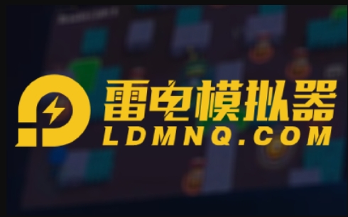 雷电模拟器主界面特写，右上角清晰可见齿轮状‘设置’按钮，界面简洁无冗余元素