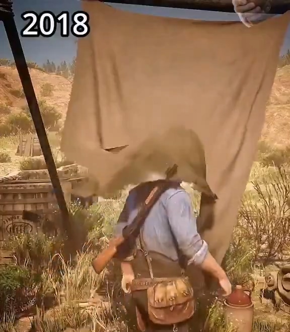 《荒野大镖客2》实机特写：亚瑟摩根头部轻触布料，布面平滑隆起并伴随细微褶皱流动，离体后柔顺垂坠无断层