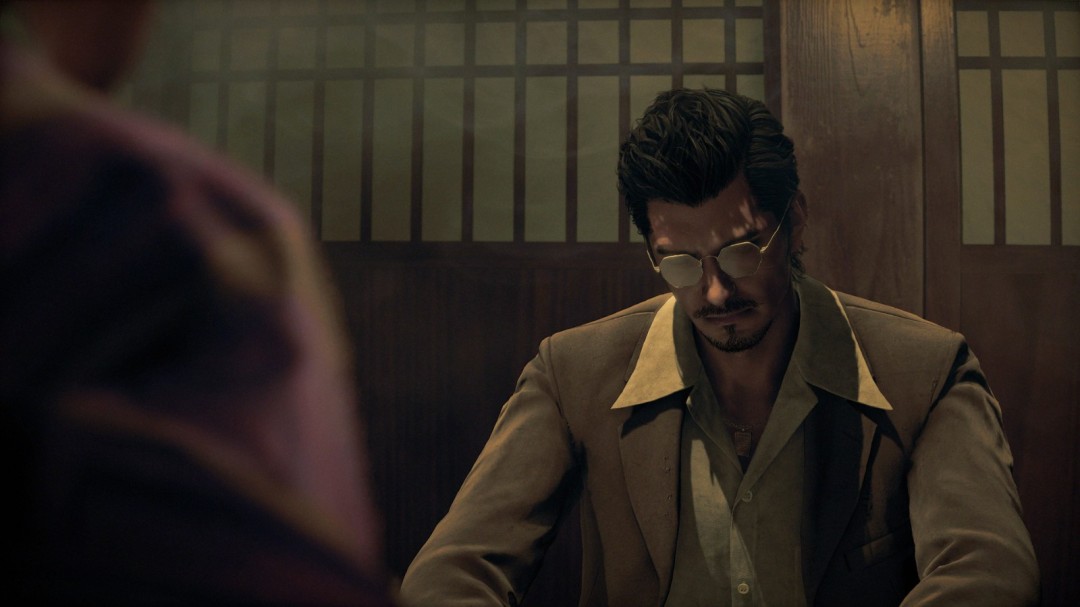 1965年福冈中洲夜市全景，霓虹灯牌林立，主角端坐居酒屋吧台，面前摆着泛黄的《周刊少年Jump》创刊号