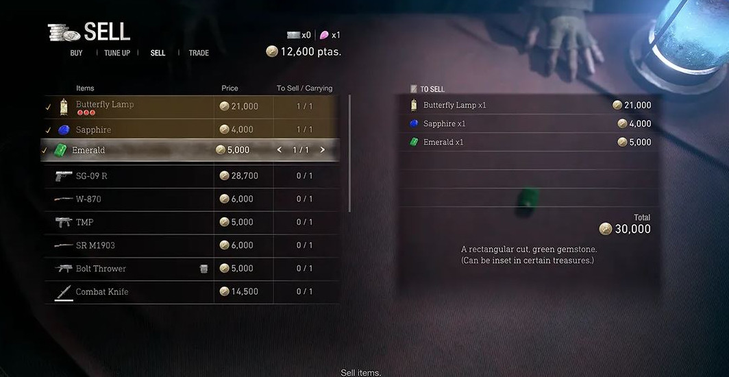 游戏场景截图：里昂弯腰拾取地面发光的蓝宝石项链，阳光透过破败教堂彩窗洒落，项链折射出耀眼光芒