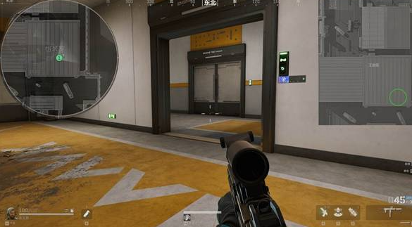 玩家第一视角镜头：手持战术手电照射密码门键盘，屏幕右上角显示倒计时23:58:17，地面散落空弹壳与战术手套