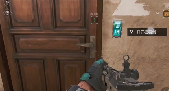 密码门开启瞬间动态截图：金属门向内滑开，门后透出暖黄色光源与散落的弹药箱轮廓