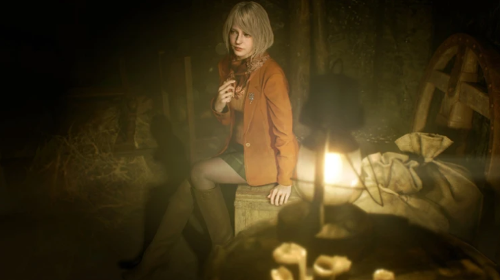 《生化危机：生存小队》全新角色艺术图三连展：艾什莉身着重制版标志性蓝裙持手电凝神戒备，克劳萨黑衣覆面手持复合弓蓄势待发，路易斯戴墨镜扛狙击步枪侧身而立，三人背景均呈现西班牙乡村废墟与阴郁光影，美术风格完全复刻《<a target=